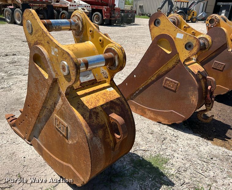 image for item LF9472 (2) Caterpillar excavator buckets