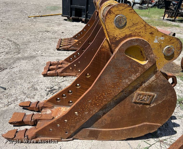 image for item LF9472 (2) Caterpillar excavator buckets