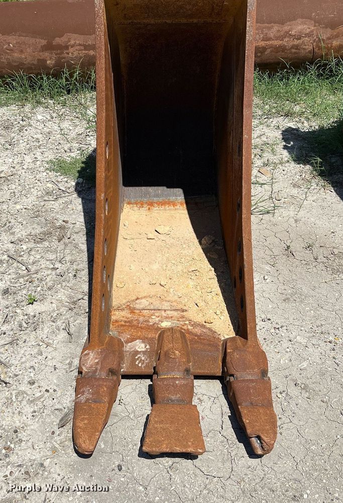 image for item LF9472 (2) Caterpillar excavator buckets