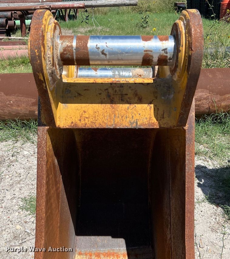 image for item LF9472 (2) Caterpillar excavator buckets