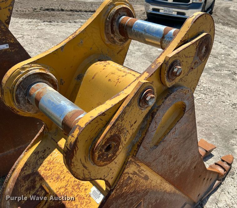 image for item LF9472 (2) Caterpillar excavator buckets