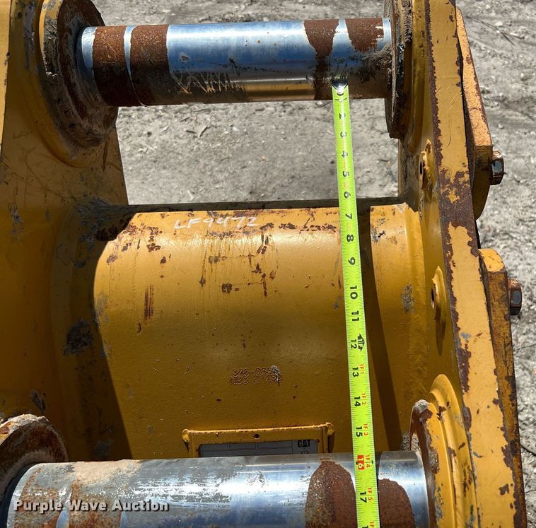 image for item LF9472 (2) Caterpillar excavator buckets