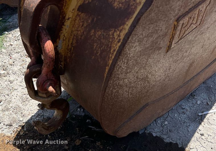 image for item LF9472 (2) Caterpillar excavator buckets