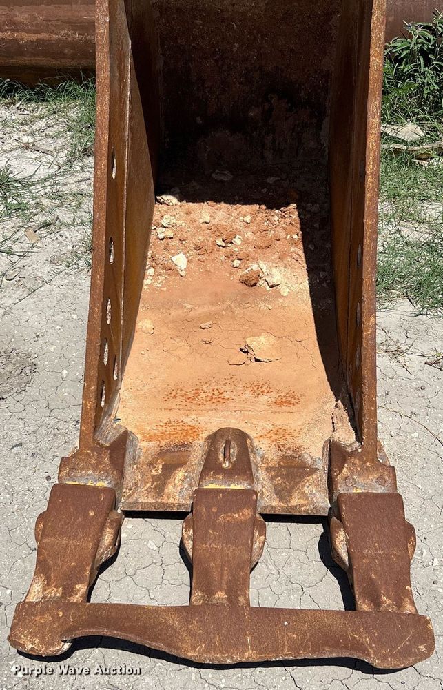 image for item LF9473 Caterpillar  excavator bucket