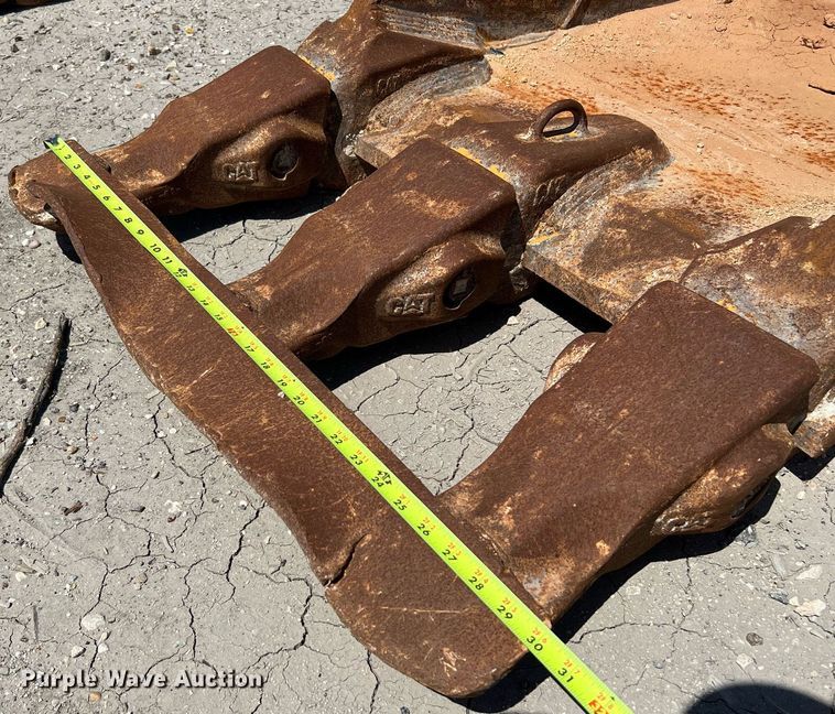 image for item LF9473 Caterpillar  excavator bucket