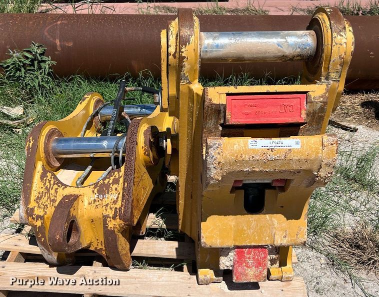 image for item LF9474 (2) Caterpillar excavator quick couplers