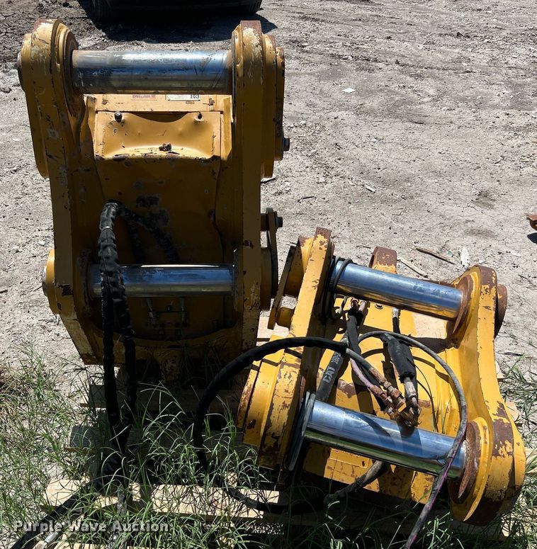 image for item LF9474 (2) Caterpillar excavator quick couplers