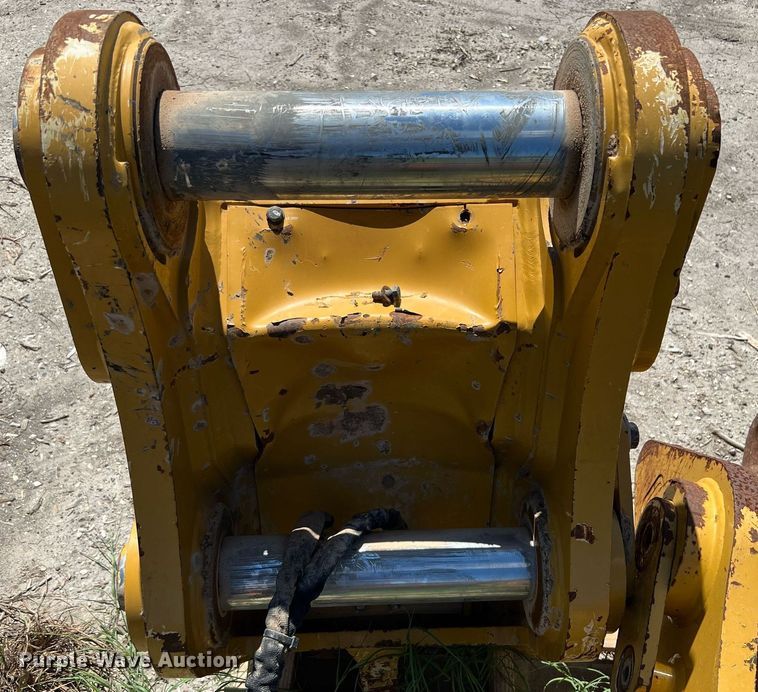 image for item LF9474 (2) Caterpillar excavator quick couplers