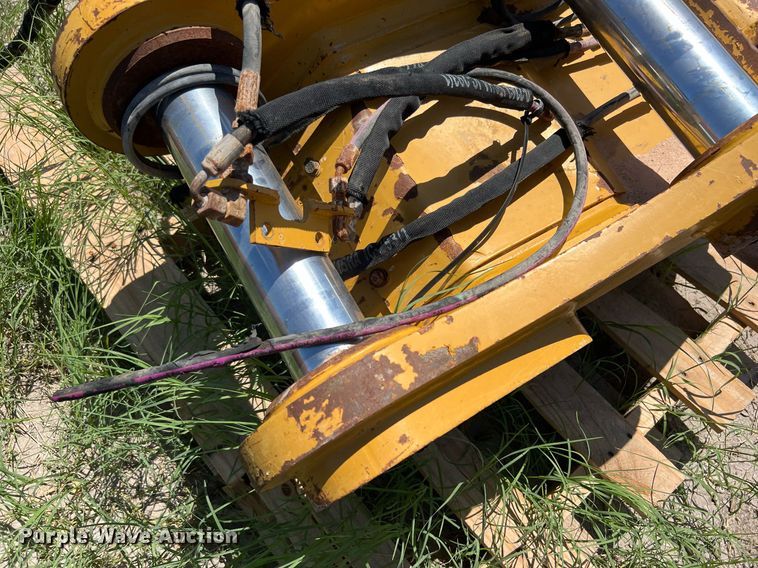 image for item LF9474 (2) Caterpillar excavator quick couplers