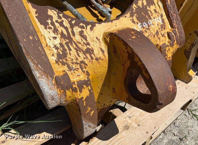 image for item LF9474 (2) Caterpillar excavator quick couplers