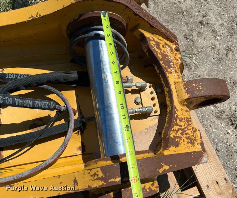 image for item LF9474 (2) Caterpillar excavator quick couplers