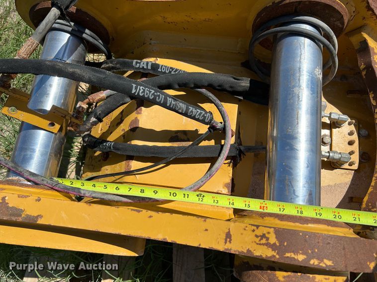 image for item LF9474 (2) Caterpillar excavator quick couplers