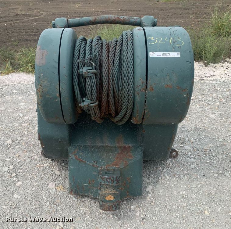 image for item LH9776 1966 Hyster D7H winch