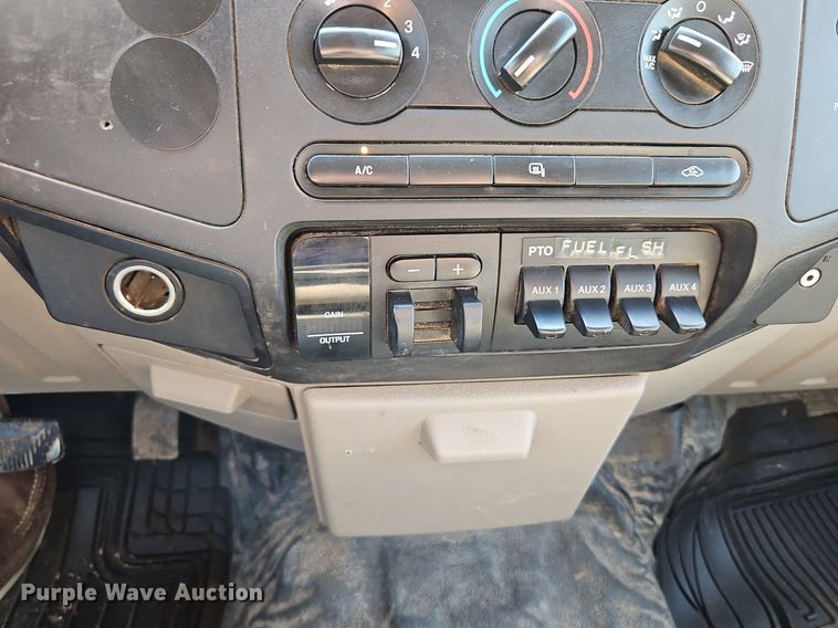 image for item LM9138 2008 Ford F450 Super Duty XLT  SuperCab utility / service truck