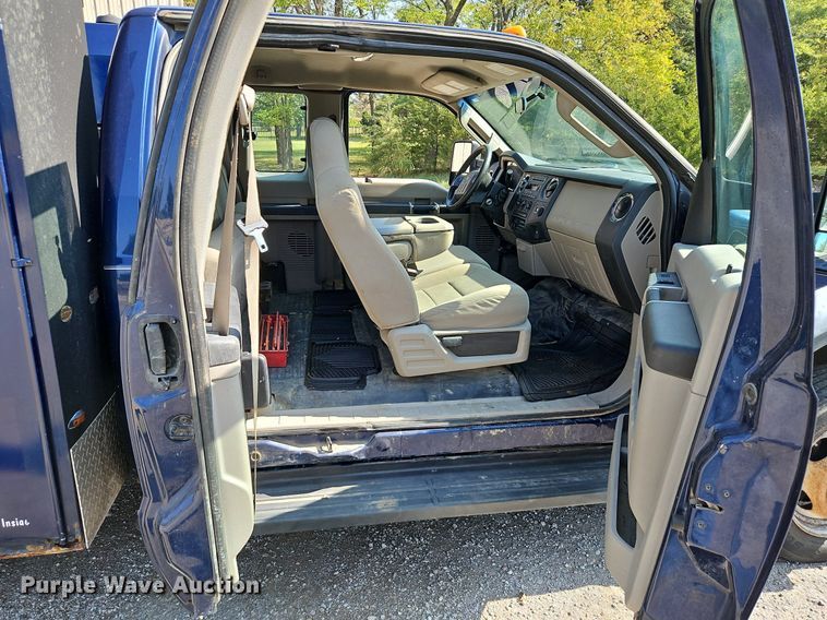 image for item LM9138 2008 Ford F450 Super Duty XLT  SuperCab utility / service truck