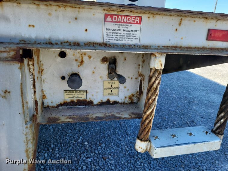 image for item LS9720 2000 Ford F550 Super Duty XL  bucket truck