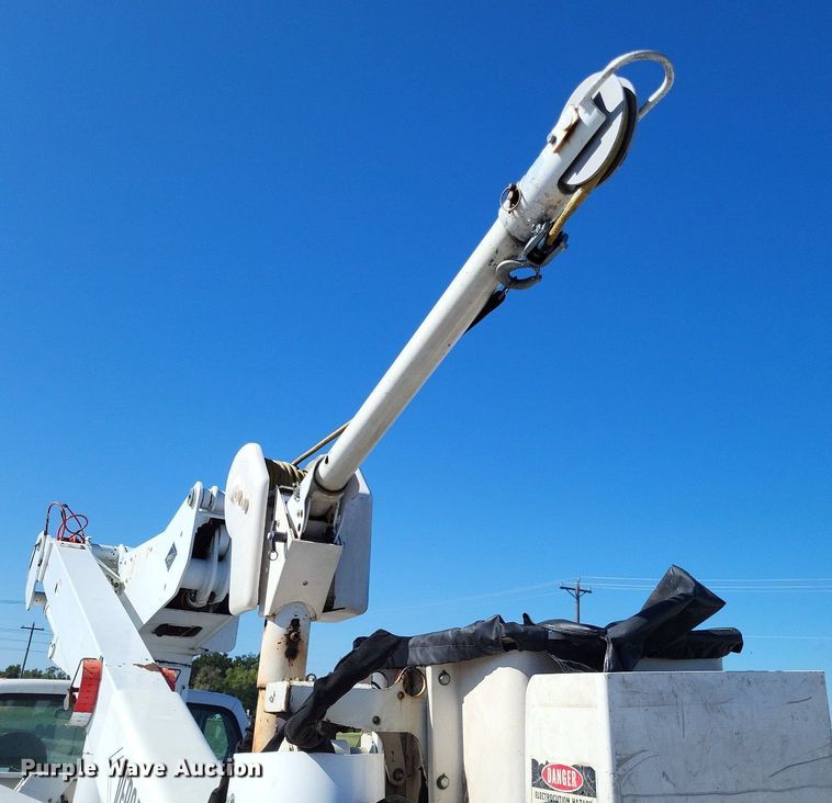 image for item LS9720 2000 Ford F550 Super Duty XL  bucket truck