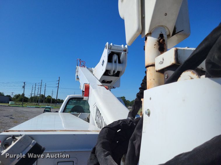 image for item LS9720 2000 Ford F550 Super Duty XL  bucket truck