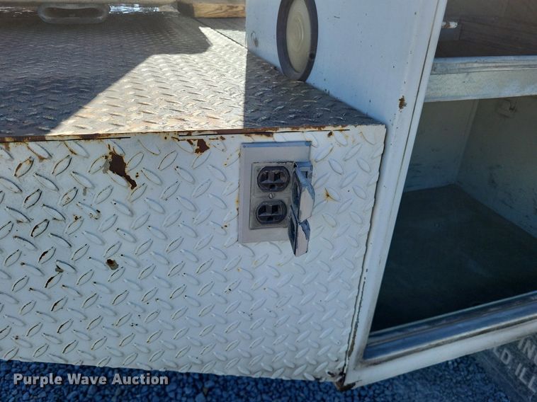 image for item LS9720 2000 Ford F550 Super Duty XL  bucket truck