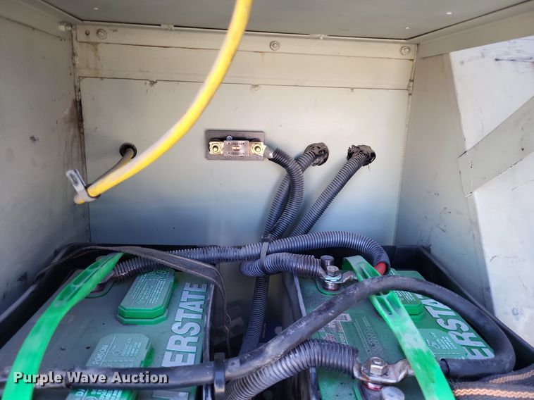 image for item LS9720 2000 Ford F550 Super Duty XL  bucket truck