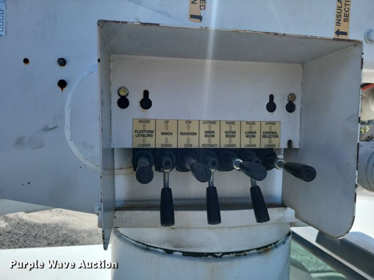 image for item LS9720 2000 Ford F550 Super Duty XL  bucket truck