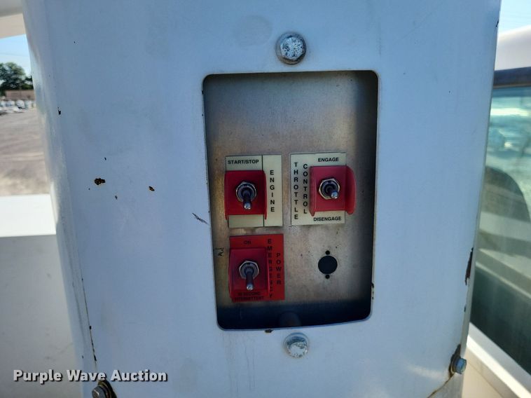 image for item LS9720 2000 Ford F550 Super Duty XL  bucket truck