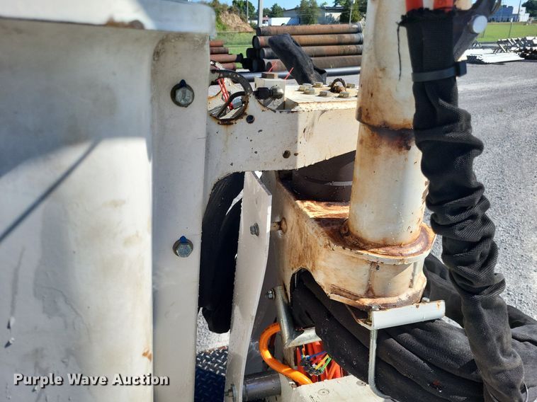 image for item LS9720 2000 Ford F550 Super Duty XL  bucket truck