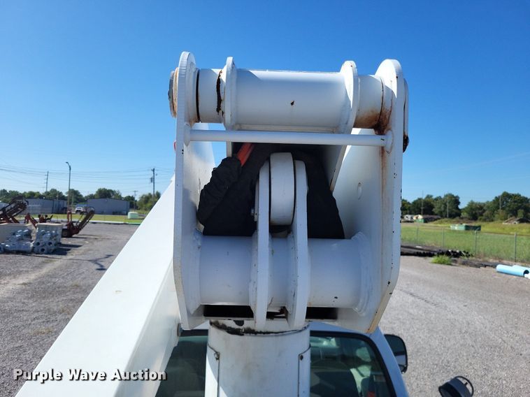 image for item LS9720 2000 Ford F550 Super Duty XL  bucket truck