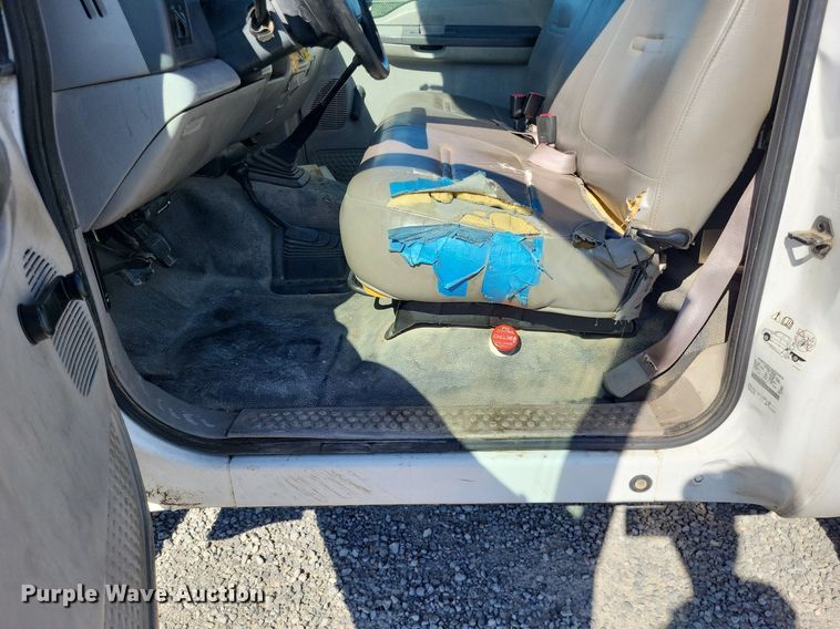 image for item LS9720 2000 Ford F550 Super Duty XL  bucket truck