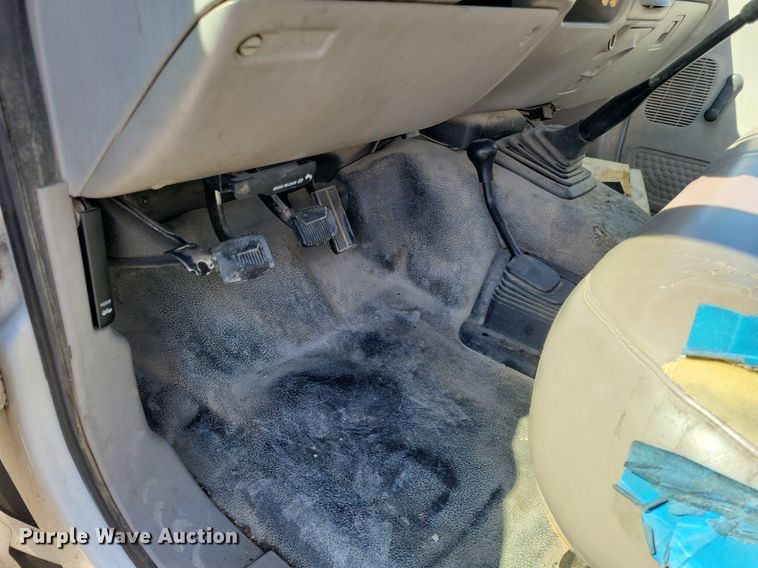 image for item LS9720 2000 Ford F550 Super Duty XL  bucket truck