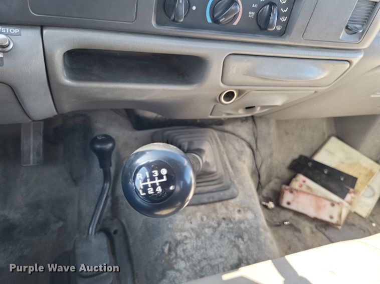 image for item LS9720 2000 Ford F550 Super Duty XL  bucket truck