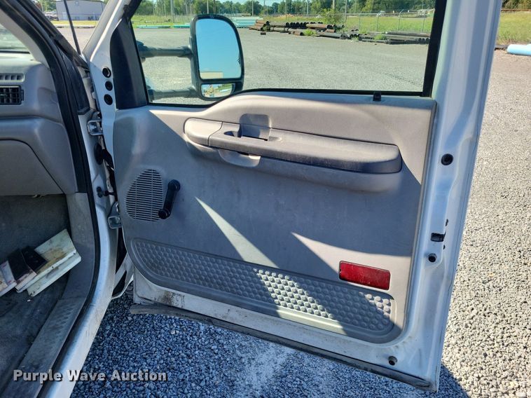 image for item LS9720 2000 Ford F550 Super Duty XL  bucket truck