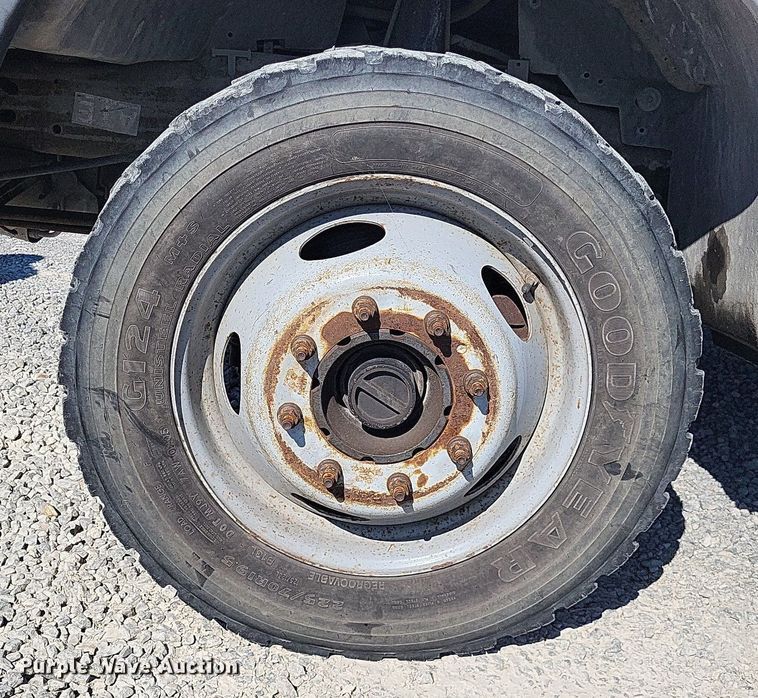 image for item LS9720 2000 Ford F550 Super Duty XL  bucket truck