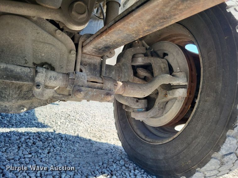 image for item LS9720 2000 Ford F550 Super Duty XL  bucket truck