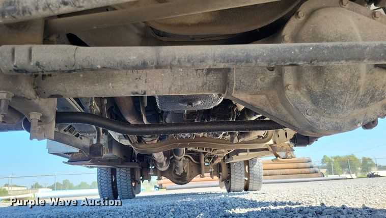 image for item LS9720 2000 Ford F550 Super Duty XL  bucket truck