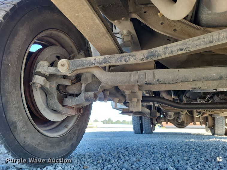 image for item LS9720 2000 Ford F550 Super Duty XL  bucket truck