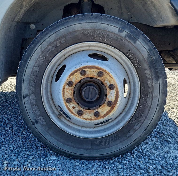 image for item LS9720 2000 Ford F550 Super Duty XL  bucket truck