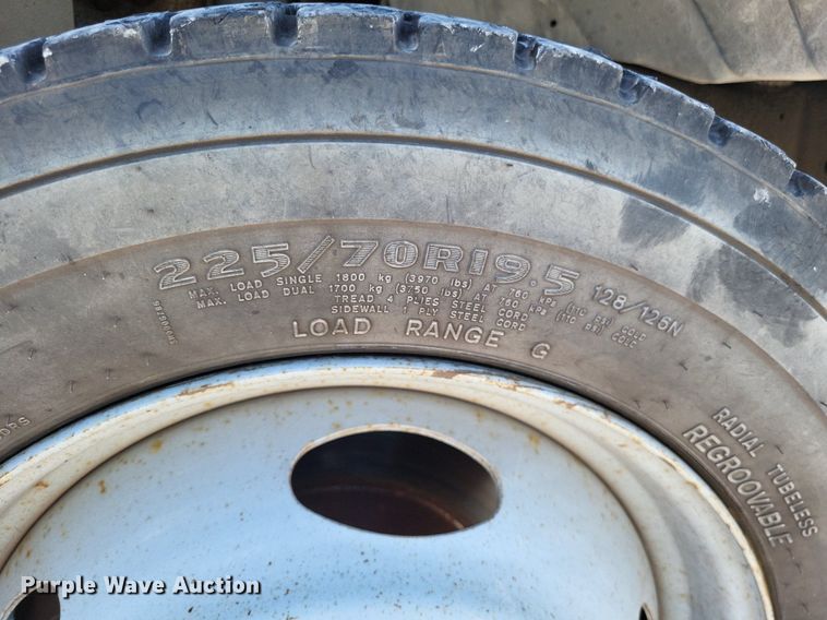 image for item LS9720 2000 Ford F550 Super Duty XL  bucket truck