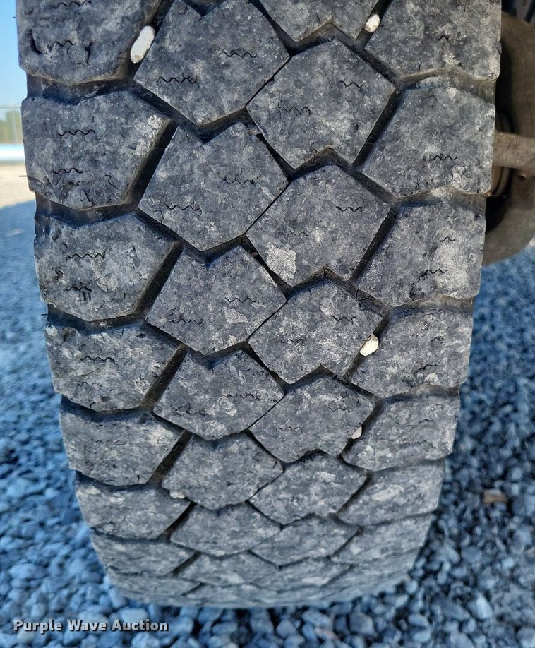 image for item LS9720 2000 Ford F550 Super Duty XL  bucket truck