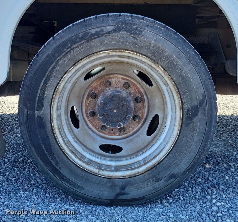 image for item LS9720 2000 Ford F550 Super Duty XL  bucket truck