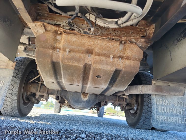 image for item LS9720 2000 Ford F550 Super Duty XL  bucket truck