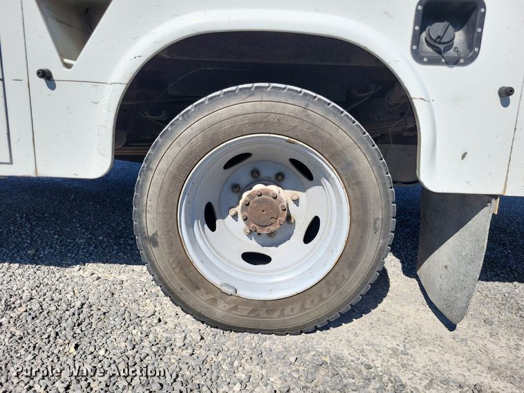 image for item LS9720 2000 Ford F550 Super Duty XL  bucket truck