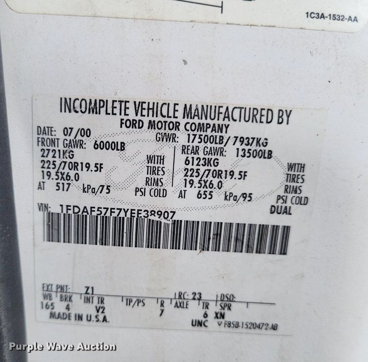 image for item LS9720 2000 Ford F550 Super Duty XL  bucket truck