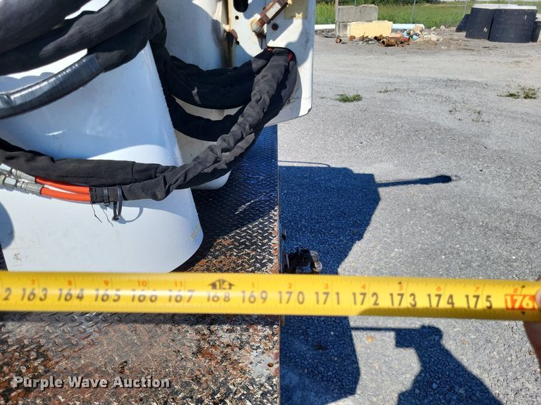 image for item LS9720 2000 Ford F550 Super Duty XL  bucket truck