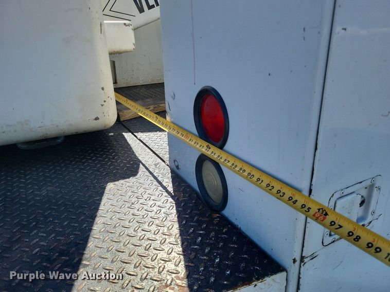 image for item LS9720 2000 Ford F550 Super Duty XL  bucket truck