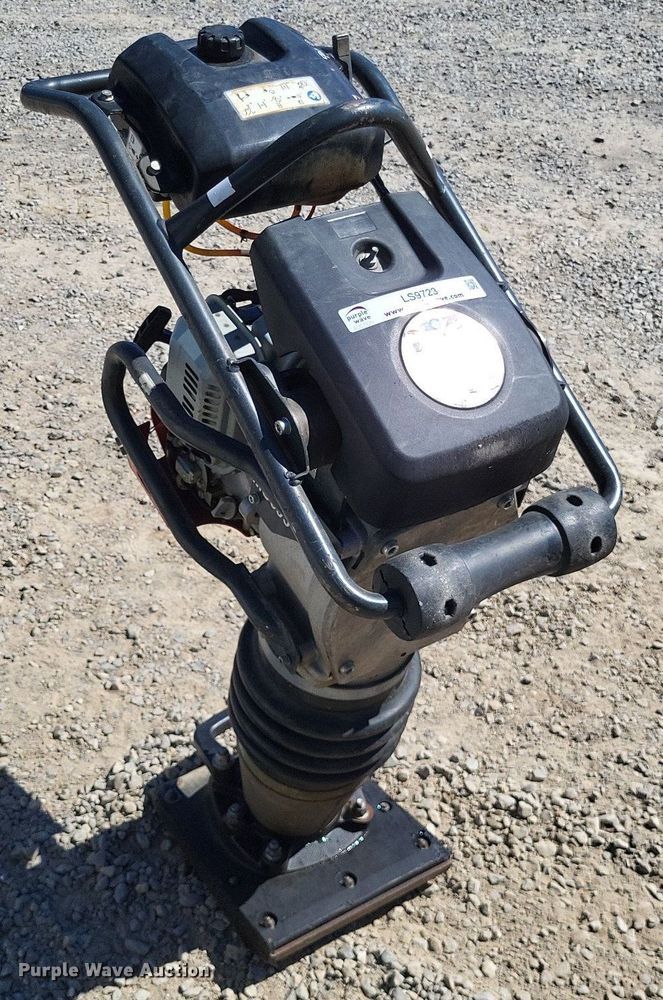 image for item LS9723 2015 Chicago Pneumatic MS695  plate compactor