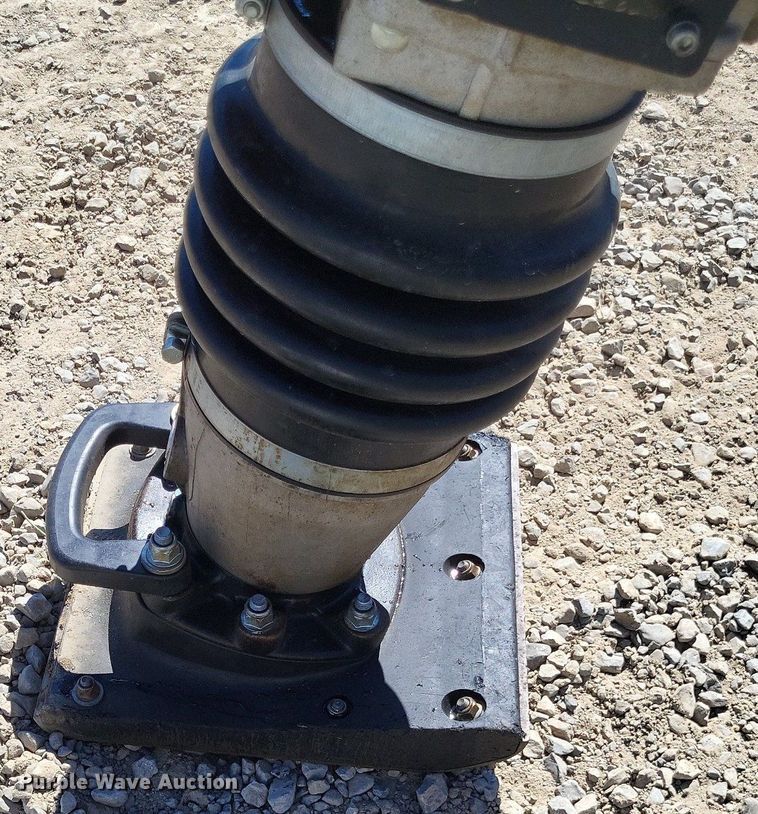 image for item LS9723 2015 Chicago Pneumatic MS695  plate compactor