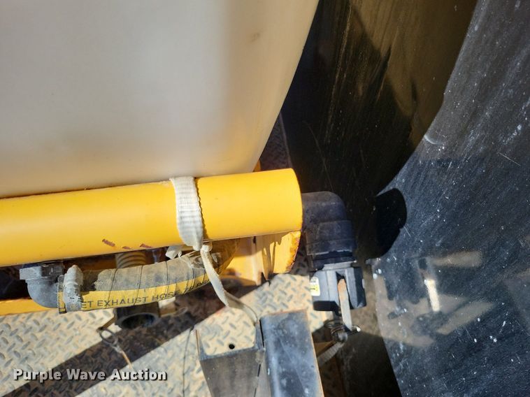 image for item LS9724 2012 Vermeer MX240   fluid mixer