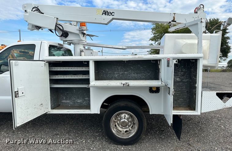 image for item LV9032 2012 Ford F450 Super Duty XL bucket truck