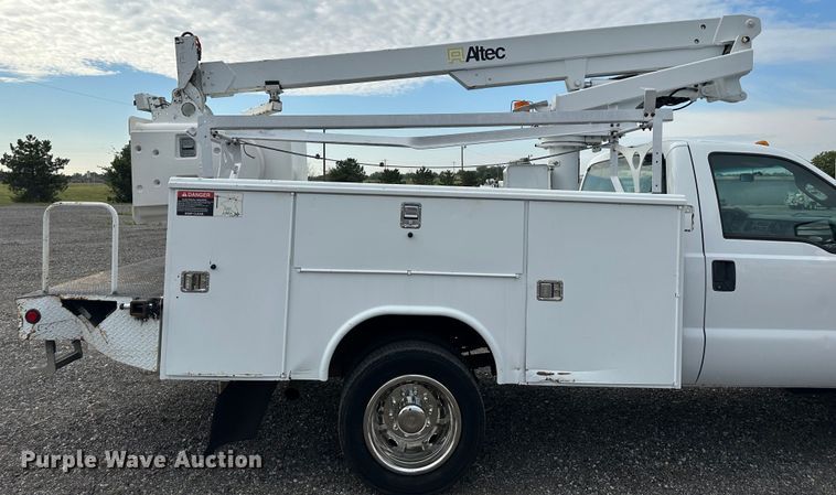 image for item LV9032 2012 Ford F450 Super Duty XL bucket truck